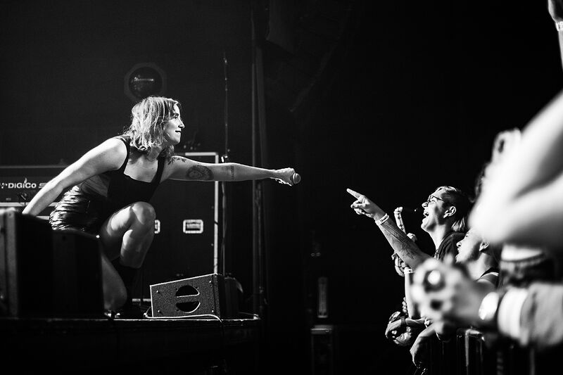 File:Elissa Ebersold 231005 Midnight BrooklynSteel 0301.jpg