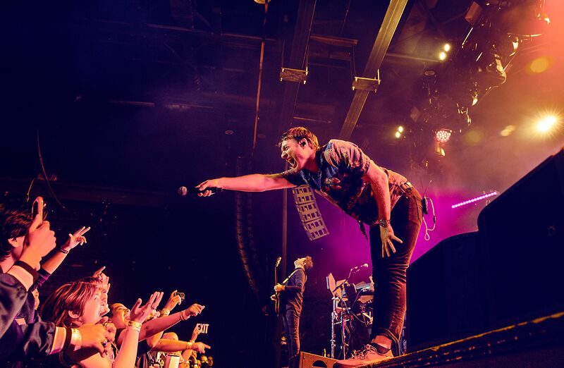 File:Elissa Ebersold 231005 Midnight BrooklynSteel 0202.jpg